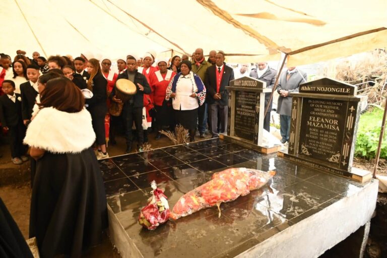 Abekwe ngesidima nesithozela amalung’ osapho lakwaMazamisa eNqabarha